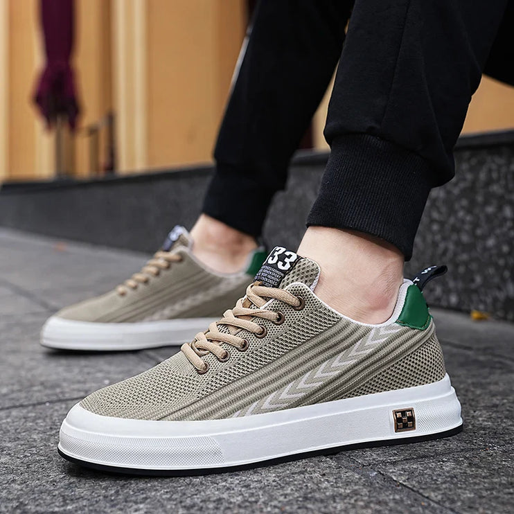 Vielseitige Sneakers mit atmungsaktivem Material, ideal für den Alltag und sportliche Einsätze.