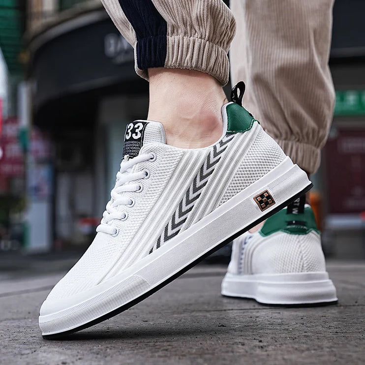 Robuste Sneakers in klassischem Design, ideal für Outdoor-Aktivitäten und den aktiven Lebensstil.