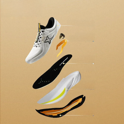 Modische Sneakers in Grau mit rutschfester Sohle, die sowohl für Freizeit als auch für sportliche Einsätze geeignet sind.